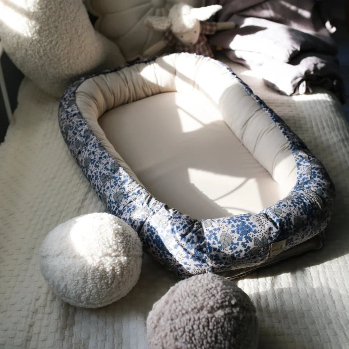 Babyly Babynest Secret Graden Blå Blommor