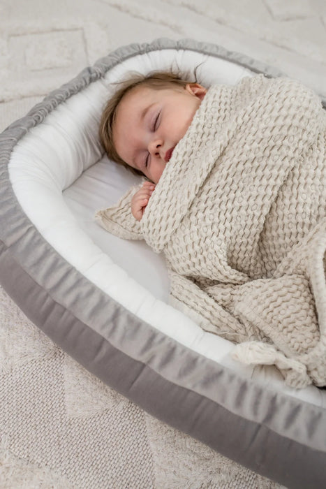 Babyly Babynest Sammet Grå