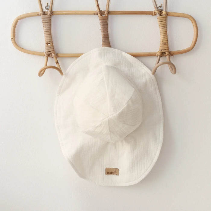 Babyly Solhatt Muslin Vit